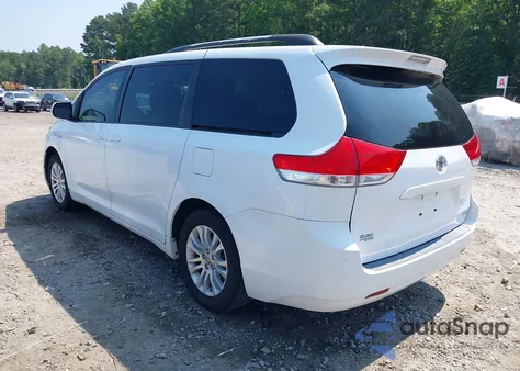 2013 Toyota Sienna Xle V6 8 Passenger from USA, damaged, VIN 5TDYK3DC1DS306677